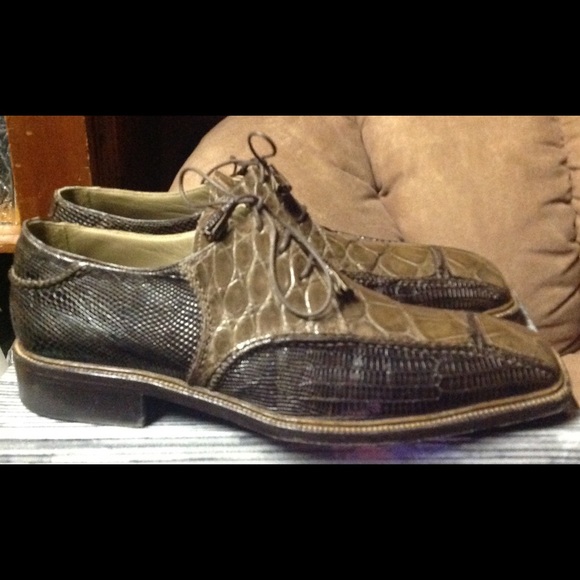 Men’s shoes.